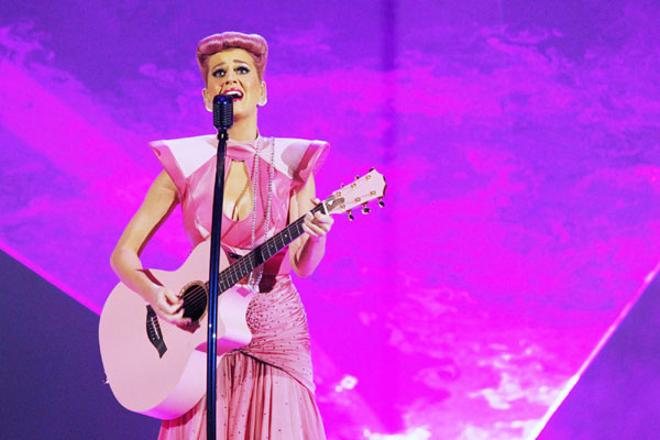 Celebrities perform at 2011 American Music Awards