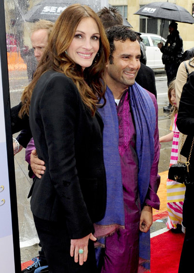 Julia Roberts and other cast members attend premiere of 'Mirror Mirror' in L.A.