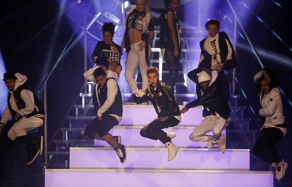 Justin Bieber performs in reality show