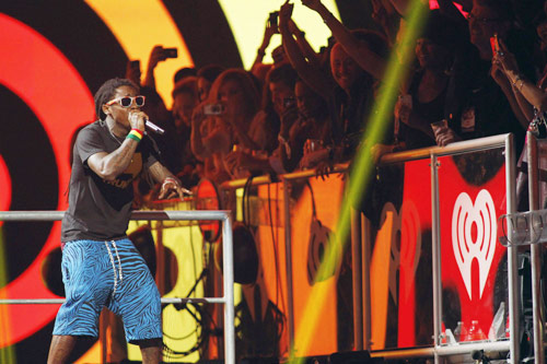 Rapper Lil Wayne breaks Billboard record