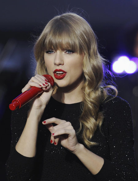 Taylor Swift sings 'Good Morning America'