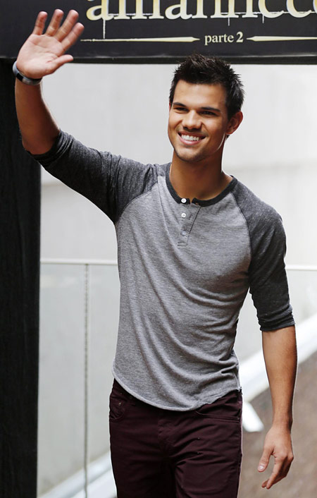 Taylor Lautner promotes 'Twilight Saga'