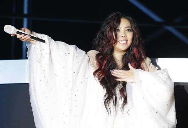 A-Mei holds concert in Wuhan