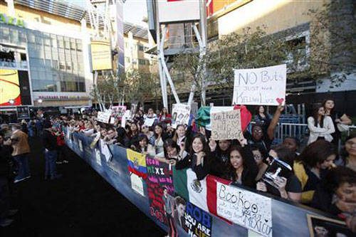 Twilight cast bids farewell at final premiere