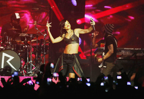 Rihanna begins music world tour '777'