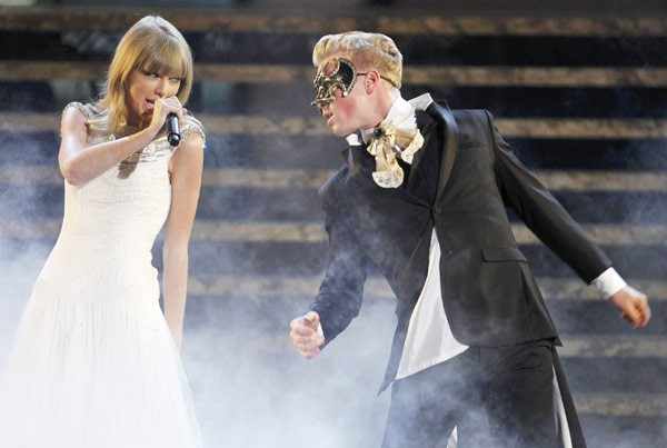 Celebrities perform at American Music Awards