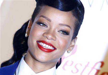Rihanna's 'Diamonds' tops Hot 100