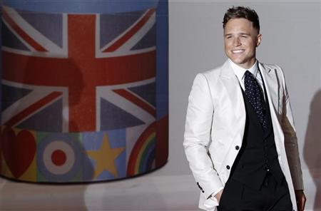 Olly Murs tops UK single and album charts