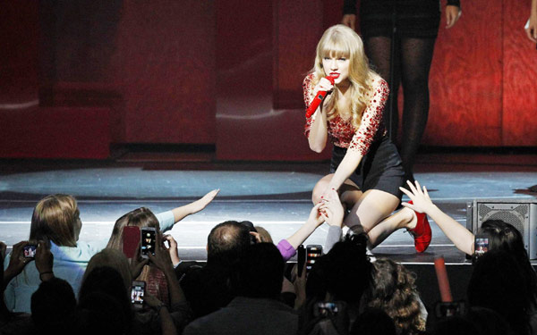Taylor Swift performs at Jingle Ball concert