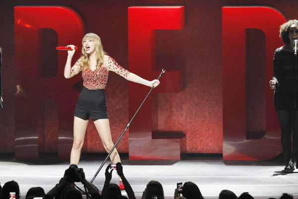 Taylor Swift performs at Jingle Ball concert