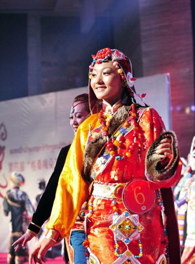 Contestants present Tibetan costumes in Lhasa