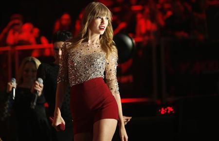 Swift holds reign at top of Billboard 200