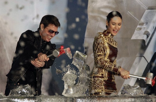 Tom Cruise attends Oblivion premiere in Taipei