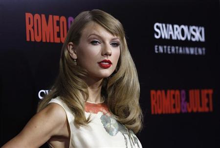 Taylor Swift to receive country music songwriting award