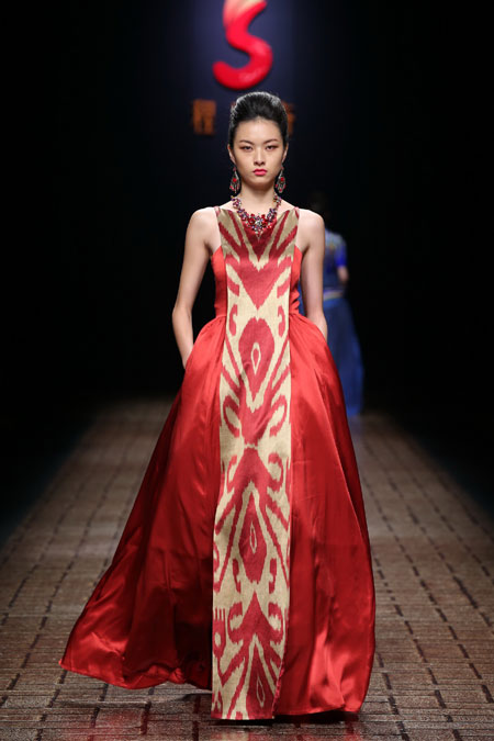 Xinjiang silk seeks a broader fashion stage