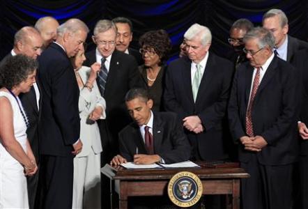 Obama signs sweeping Wall Street overhaul into law