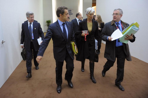 French govt resigns ahead of reshuffle
