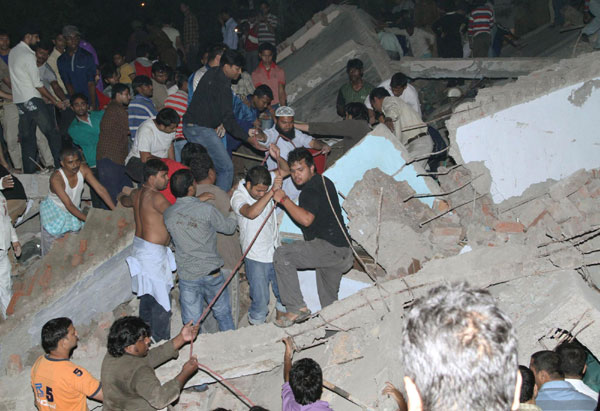 Building collapse in New Delhi kills 61