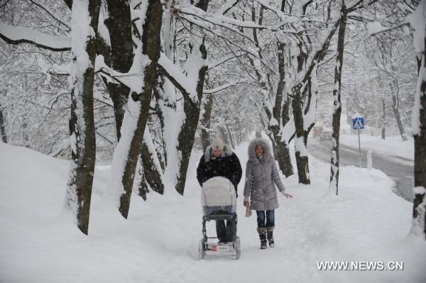 Heavy snow hits Estonia's capital