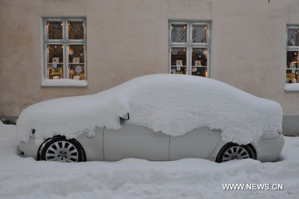 Heavy snow hits Estonia's capital