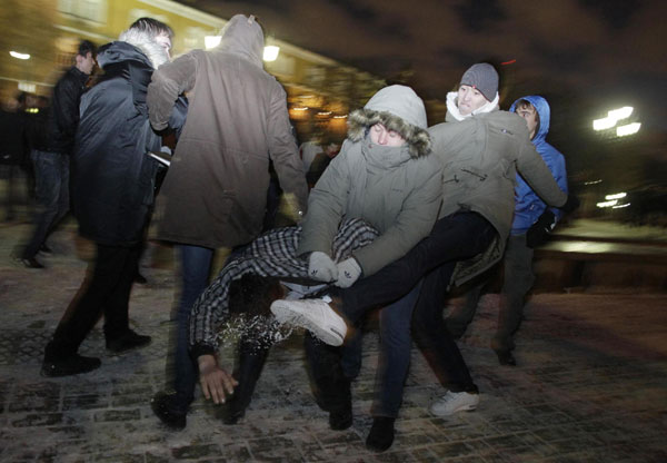 Football fans, anti-riot police clash in Moscow