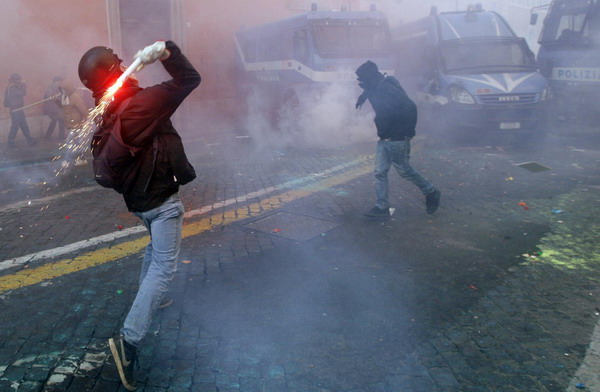 Riots in Rome as Berlusconi survives vote