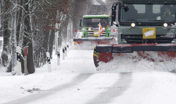 Snow causes pre-Christmas travel chaos in Europe