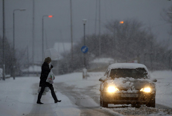 Snow causes pre-Christmas travel chaos in Europe