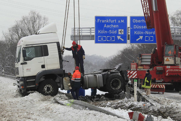 Heavy snow disrupts travel across north Europe