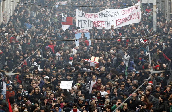 Students protest new university law in Rome