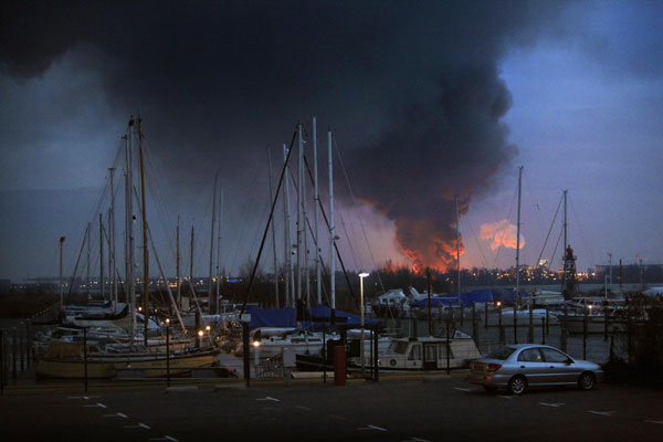 Shipping traffic of Rotterdam hit by fire