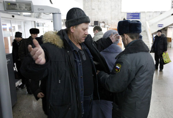 Russia beefs up security after suicide bombing