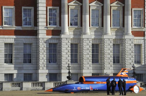 Supersonic car exhibited in London