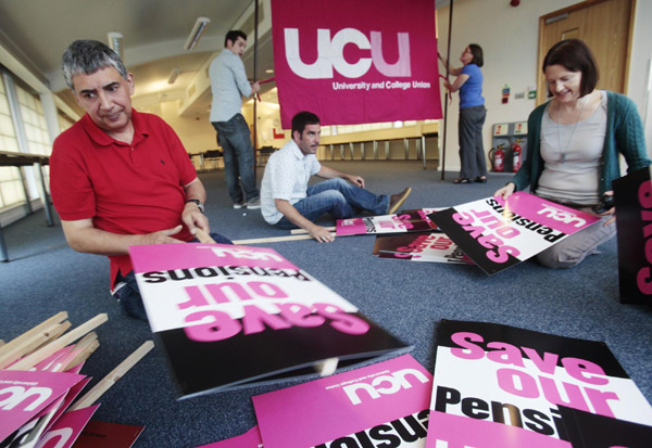 UK teachers, civil servants walk out over pensions