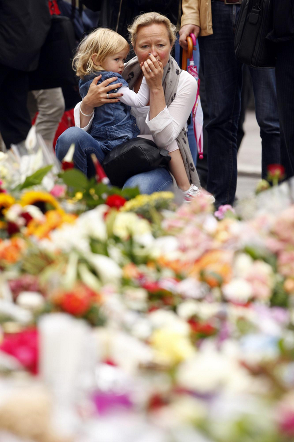Norwegians mourn massacre victims in silence