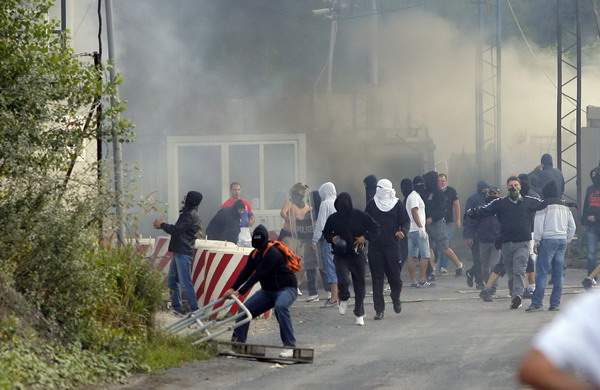 Violence in north Kosovo draws EU warning