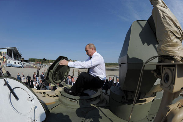 Putin praises new Russian tank