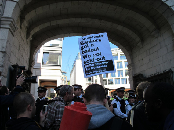 Occupy London Stock Exchange takes it to financial district