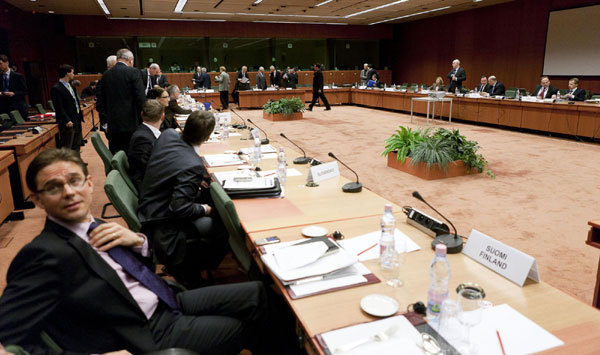 Eurozone finance ministers meet to debate expansion of rescue fund