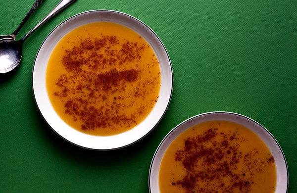 Sweet potato soup with ginger, leek and apple