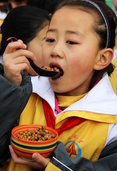 Chinese people welcome Longtaitou Festival