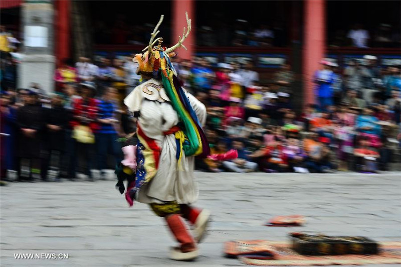 'Tiao Qian' ceremony in China's Qinghai