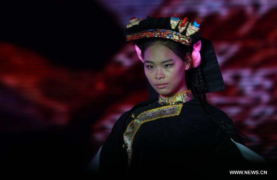 Tibetan ethnic costumes presented at festival