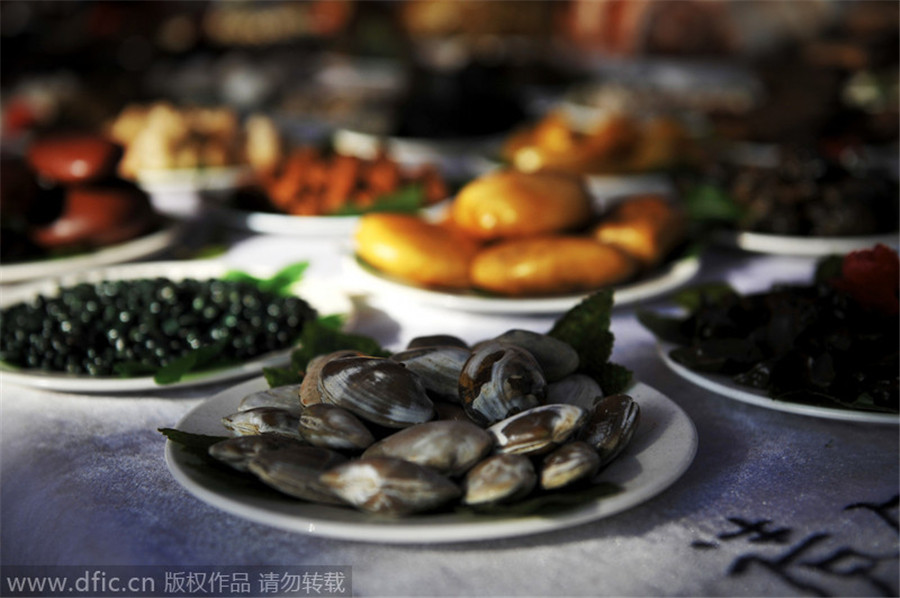 Stone-made banquet on display in S China