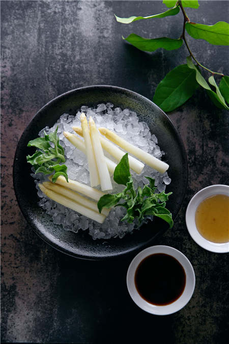 White asparagus shines in spring