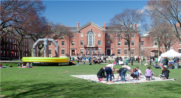 Is it necessary to visit US college campuses in summer?