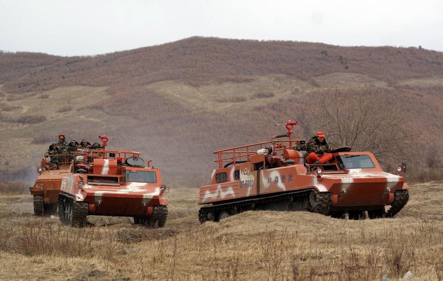 Tanks tackle wildfires in NE China