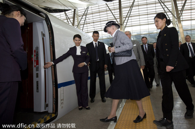 Danish Queen visits Nanjing Massacre Memorial Hall