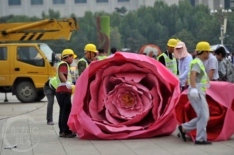 Tian'anmen Square dresses up for National Day