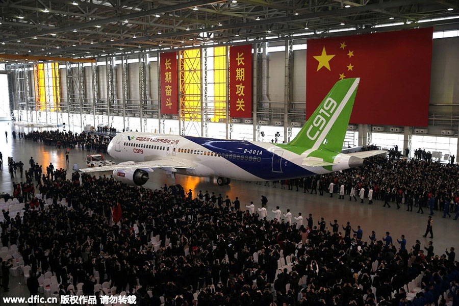 First made-in-China large plane rolls off assembly lines